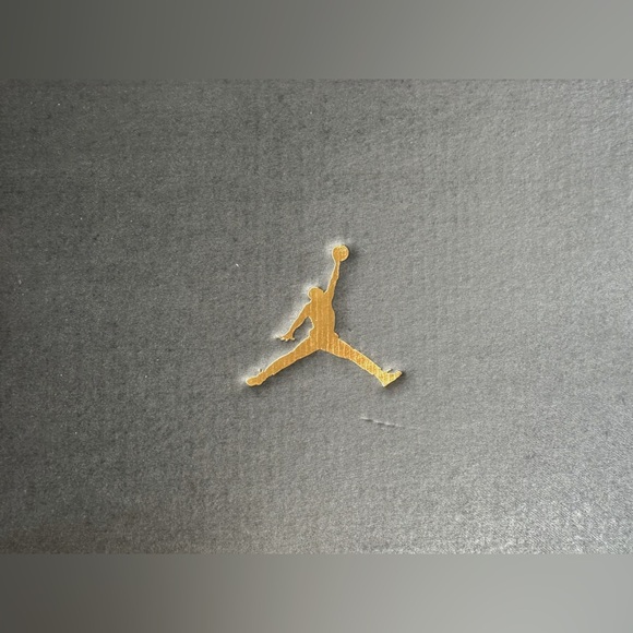 Brand new never worn Jordan 1 Mid SE Purple; size 10c - Picture 13 of 13